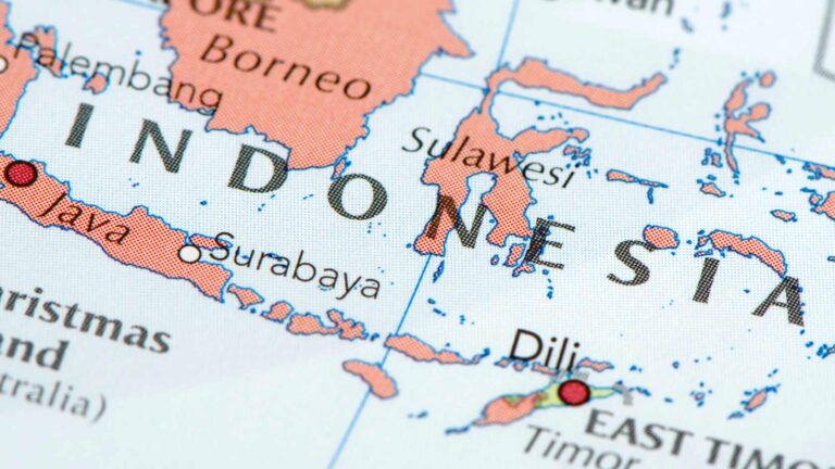 A close-up map of Indonesia highlighting key islands such as Java, Sulawesi, and Borneo, illustrating the geographical location of Indonesia for those interested in why they should invest in Indonesia.